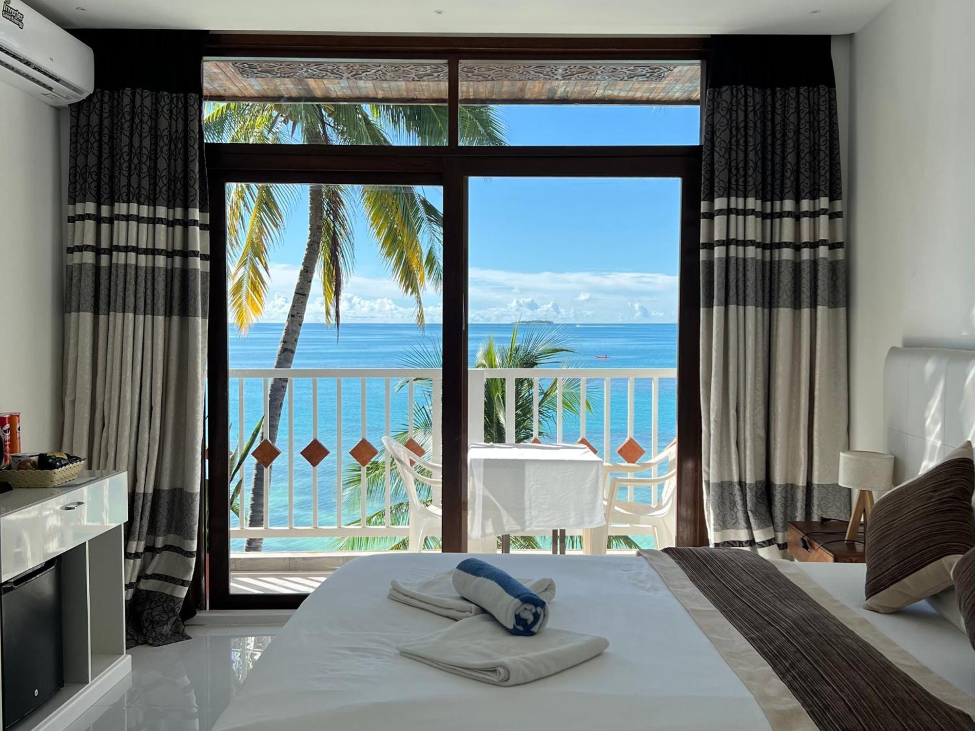 Heron Beach Hotel - The Best Maldivian Getaway In Dhiffushi,Maldives 외부 사진