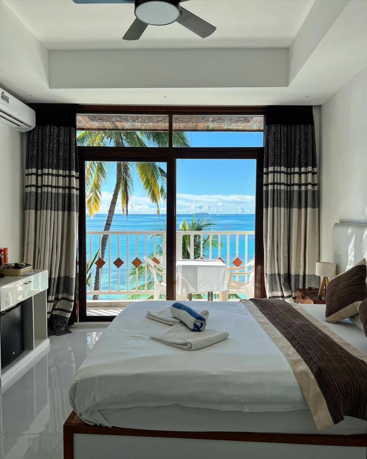 Heron Beach Hotel - The Best Maldivian Getaway In Dhiffushi,Maldives 외부 사진