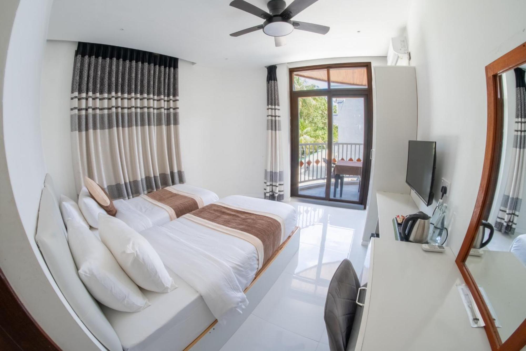 Heron Beach Hotel - The Best Maldivian Getaway In Dhiffushi,Maldives 외부 사진
