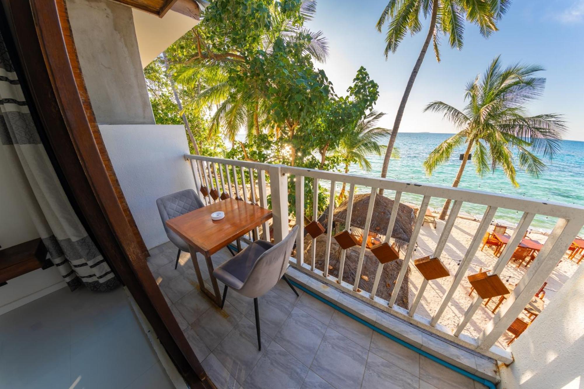 Heron Beach Hotel - The Best Maldivian Getaway In Dhiffushi,Maldives 외부 사진