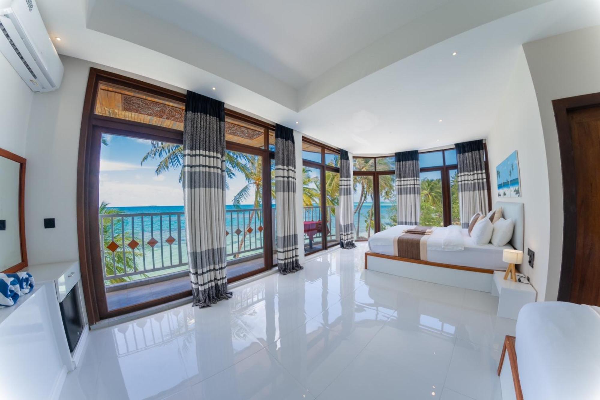 Heron Beach Hotel - The Best Maldivian Getaway In Dhiffushi,Maldives 외부 사진