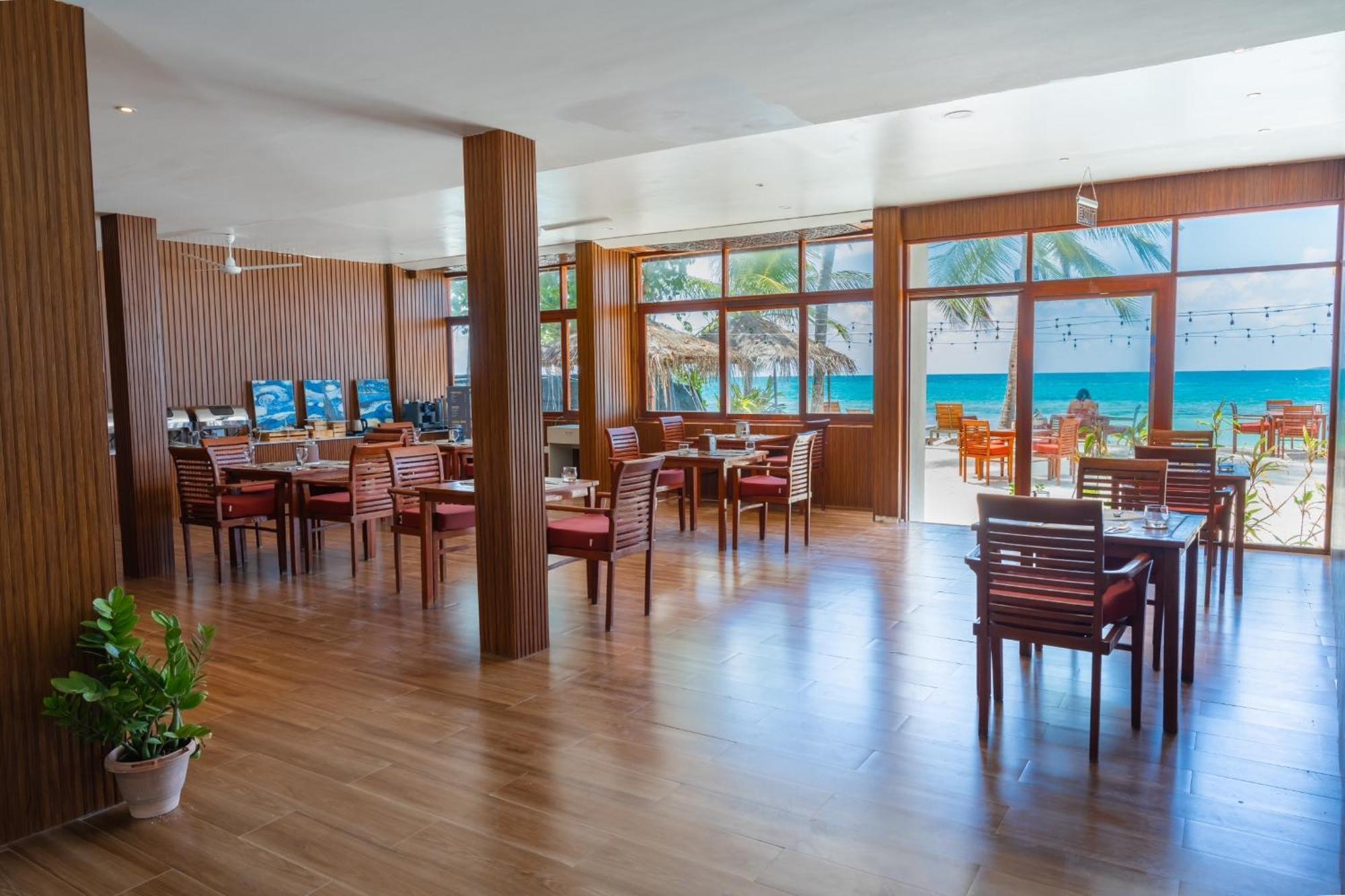 Heron Beach Hotel - The Best Maldivian Getaway In Dhiffushi,Maldives 외부 사진