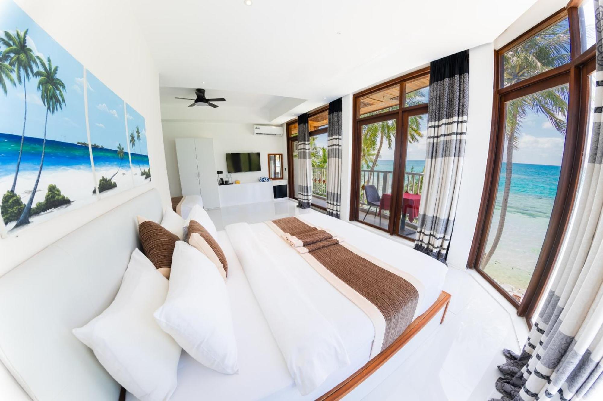 Heron Beach Hotel - The Best Maldivian Getaway In Dhiffushi,Maldives 외부 사진